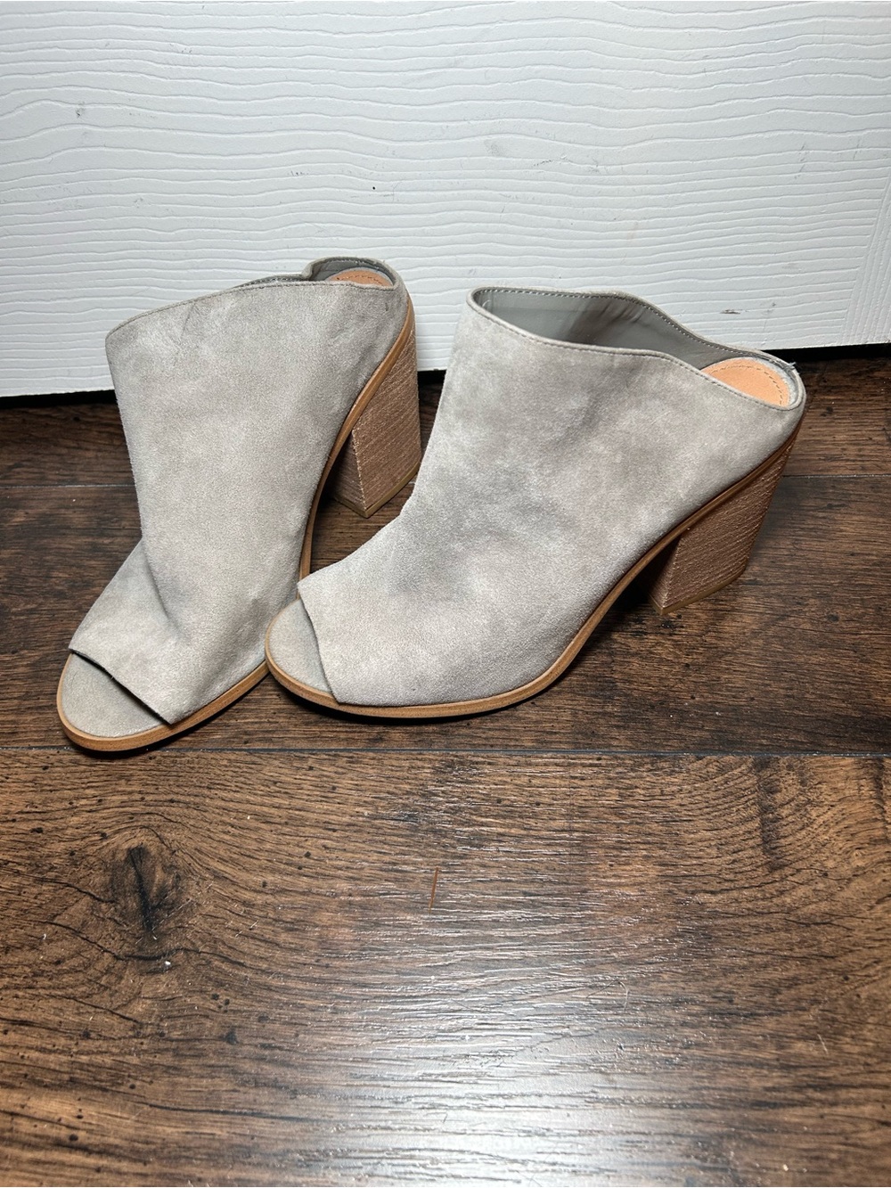 Women’s Steve Madden Nollla Open-Toe Suede Mule Heels in Light Gray